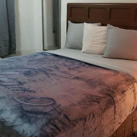 Hotel King Bed Hotel Room 120 Booking Стилуотър Екстериор снимка